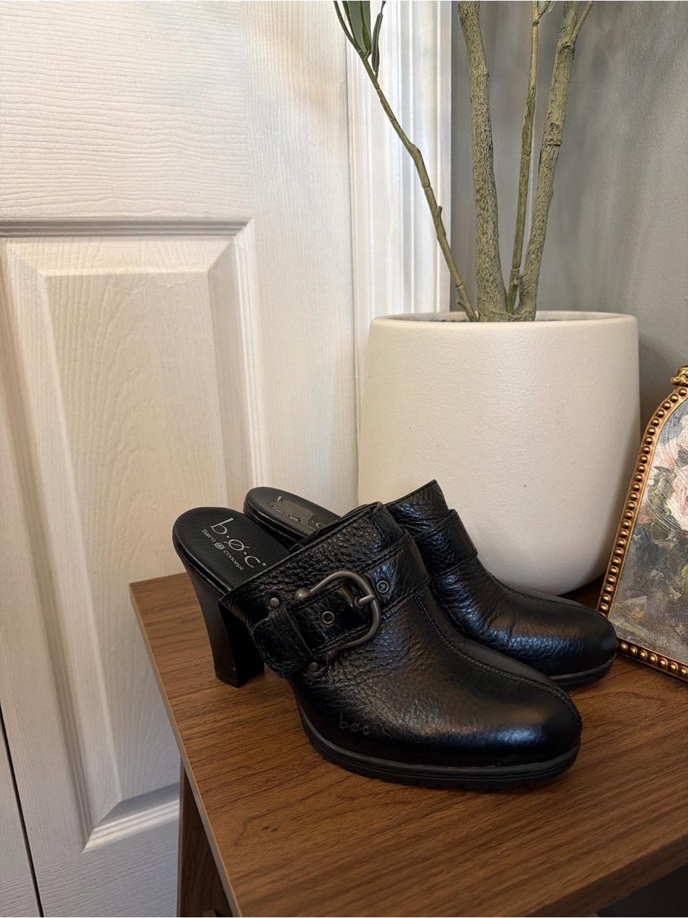 b.o.c. Born Concept Black Leather Buckle Mule Clogs Heeled Slip-On Shoes Size 9 - Picture 3 of 8